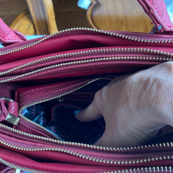 Axel elegant 4 compartments, 3 zipper structured crocodile burgundy  hand bag - Picture 9 of 17